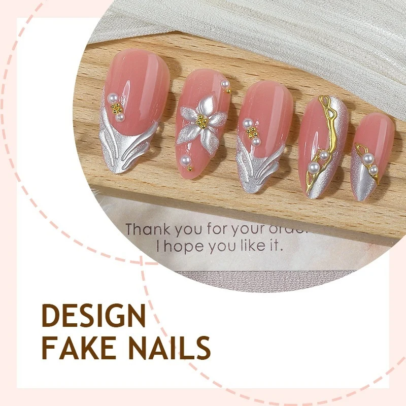 Kunstnagelset mit elegantem Silberspitzen-Design und floralen Akzenten Brehn