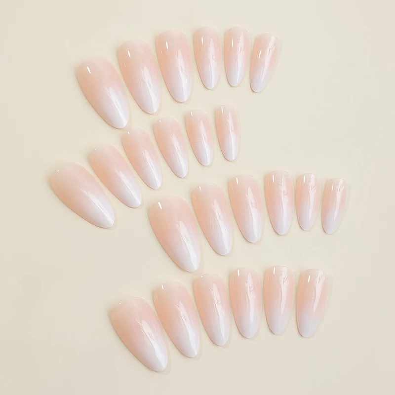 Kunstnagelset mit elegantem Ombre-Effekt Brehn