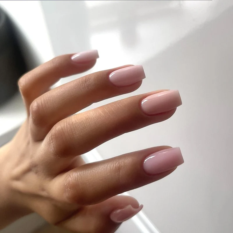 Kunstnagel-Set mit Hochglanz-Acryl und eleganten Designs Brehn