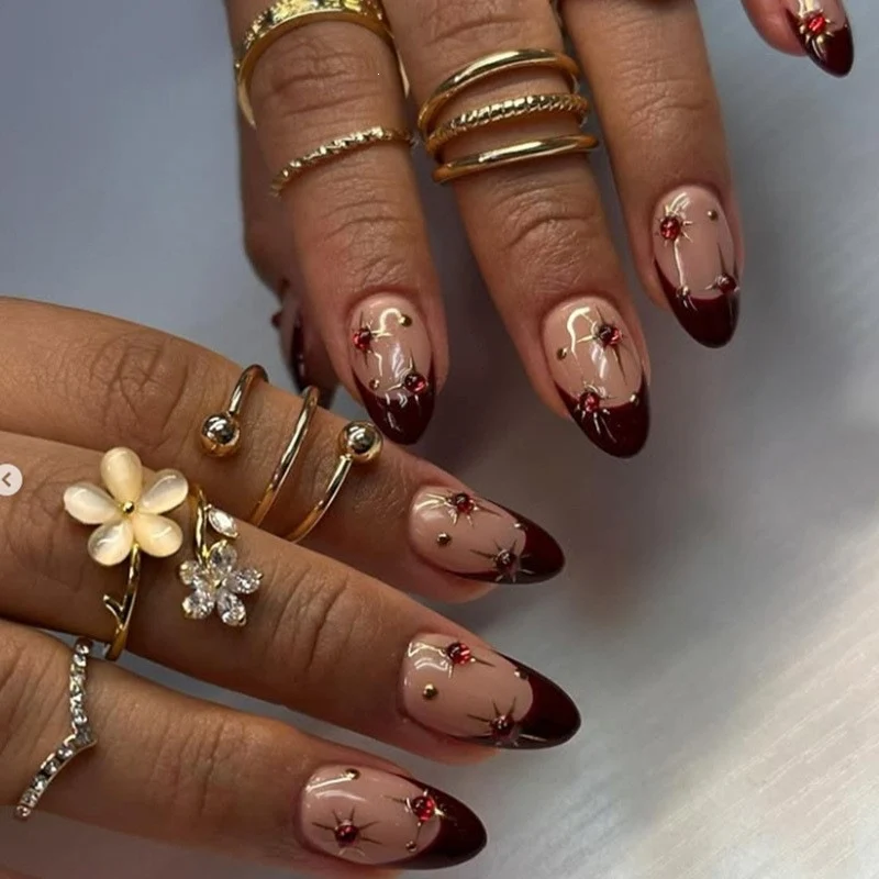 Kunstnagel Set mit Glamourösen Designs Brehn