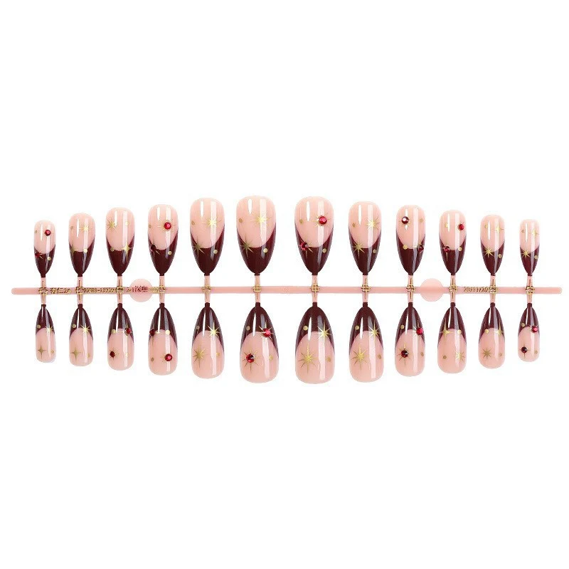 Kunstnagel Set mit Glamourösen Designs Brehn