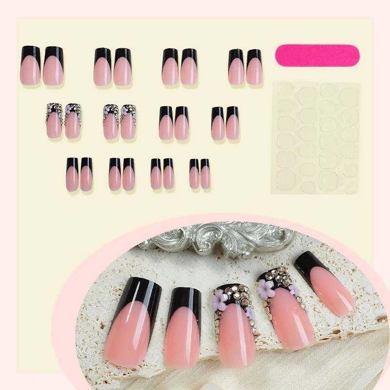 Kunstnagel-Set mit glamourösem Design und feinen Akzenten Brehn