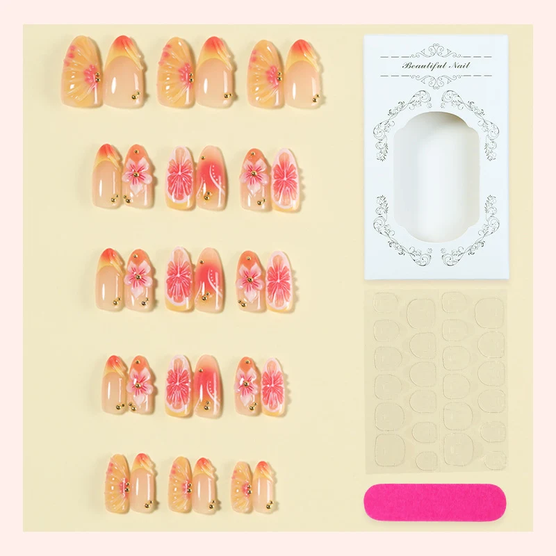 Kunstnagel Set mit floralen und glänzenden Akzenten Brehn