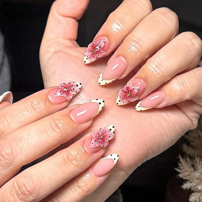Kunstnagel-Set mit floralen Designs und Glitzerakzenten Brehn