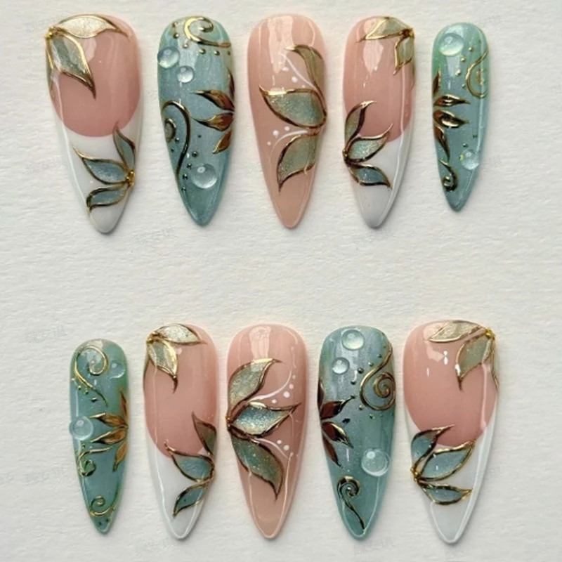 Kunstnagel Set mit floralen Designs und 3D-Akzenten Brehn