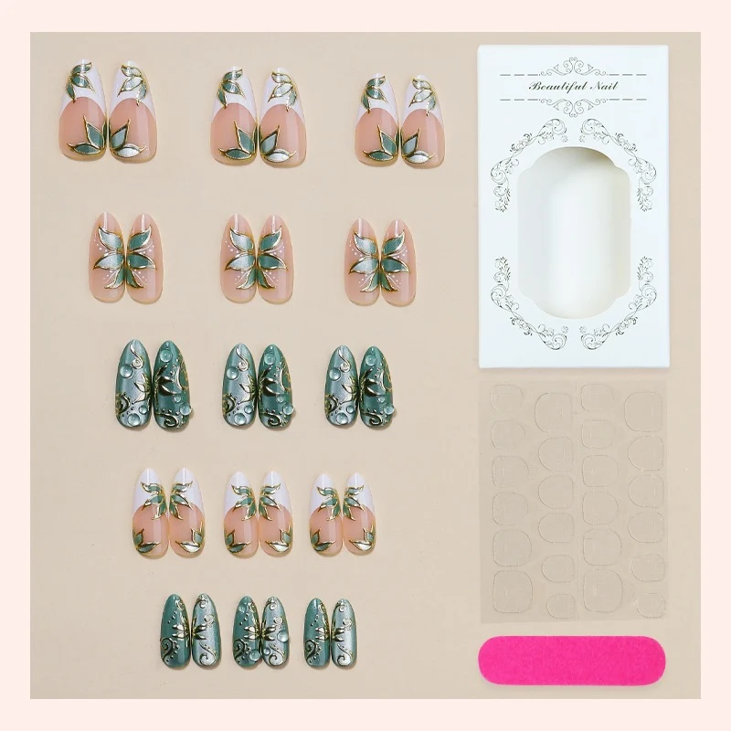 Kunstnagel Set mit floralen Designs und 3D-Akzenten Brehn