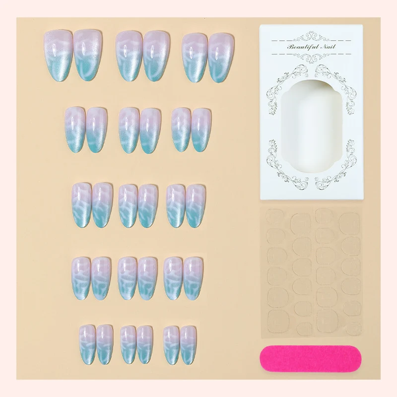 Kunstnägel-Set mit elegantem Farbverlauf und luxuriösem Glanz Brehn