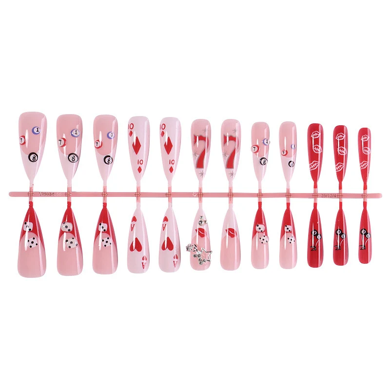 Kunstnagelset mit kreativem Motiv und Glitzerakzenten Brehn