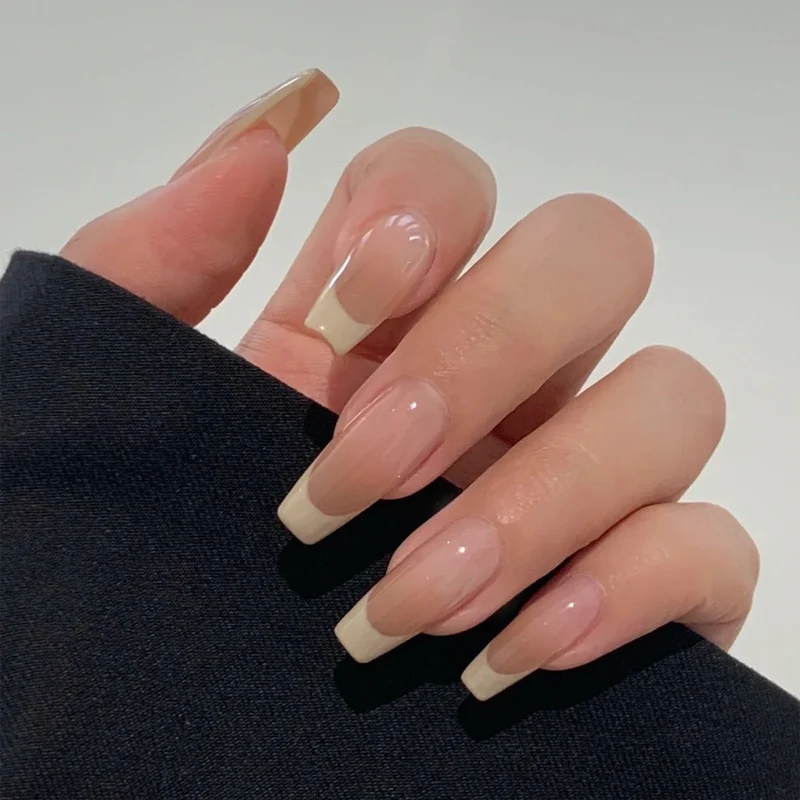 Kunstnagelset mit klassischen French-Spitzen Brehn