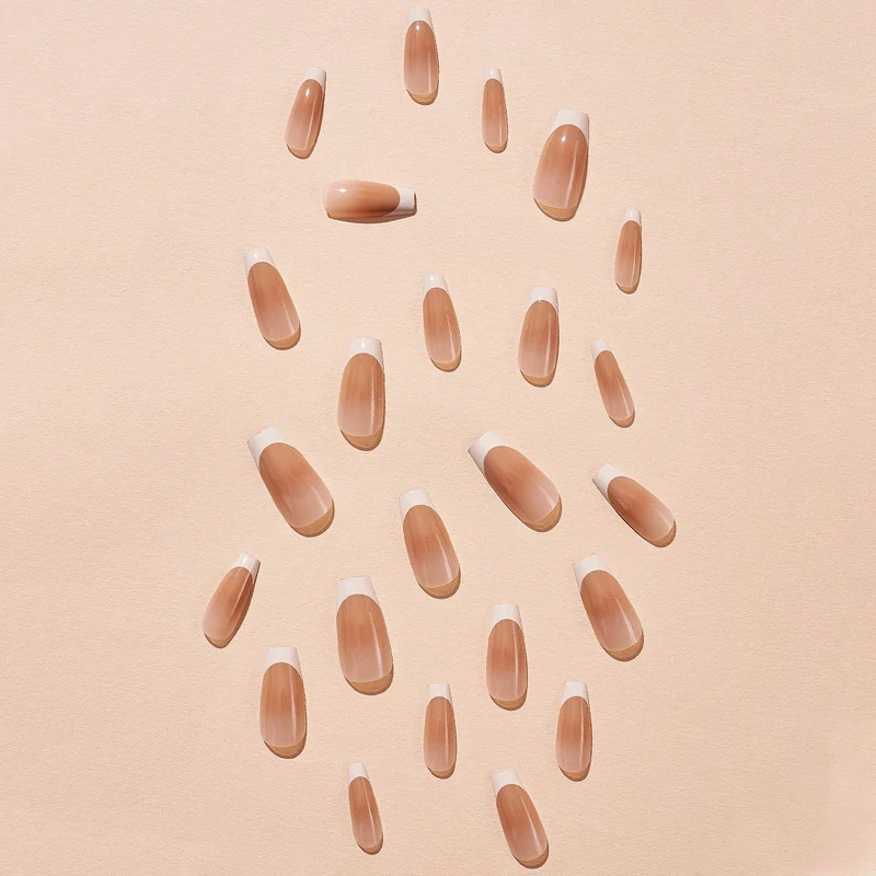 Kunstnagelset mit klassischen French-Spitzen Brehn