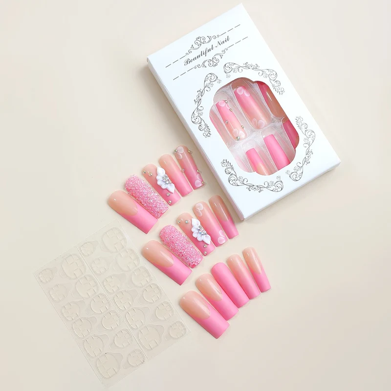 Kunstnagelset mit hochwertigen Glitzer- und 3D-Akzenten Brehn