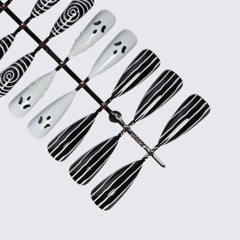 Kunstnagelset mit gruseligen Halloween-Motiven Brehn
