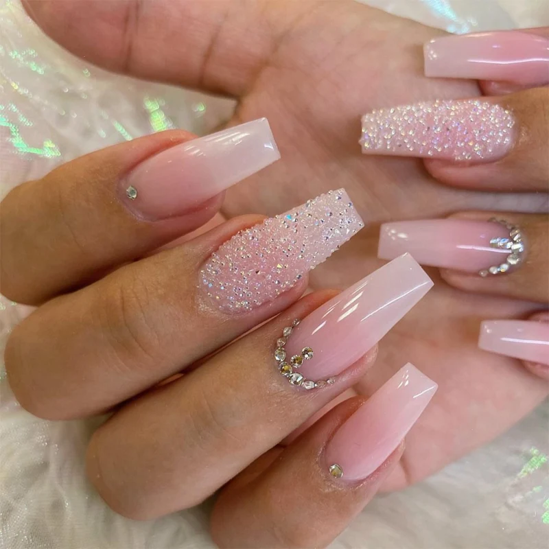 Kunstnagelset mit Glitzer- und Schneeflocken-Design Brehn