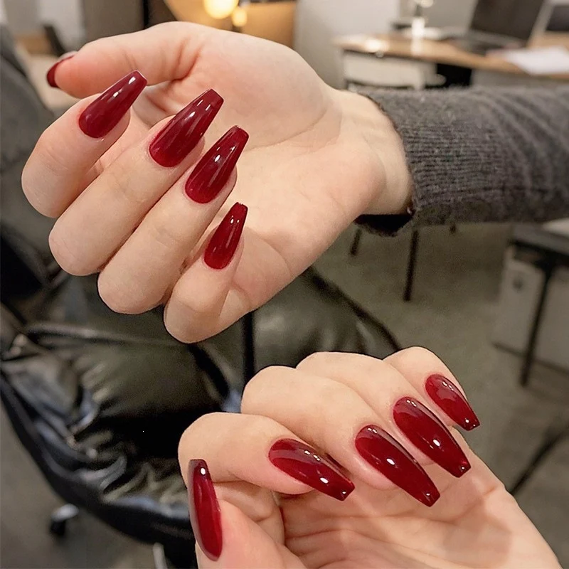 Kunstnagelset mit Glitzer- und Schneeflocken-Design Brehn