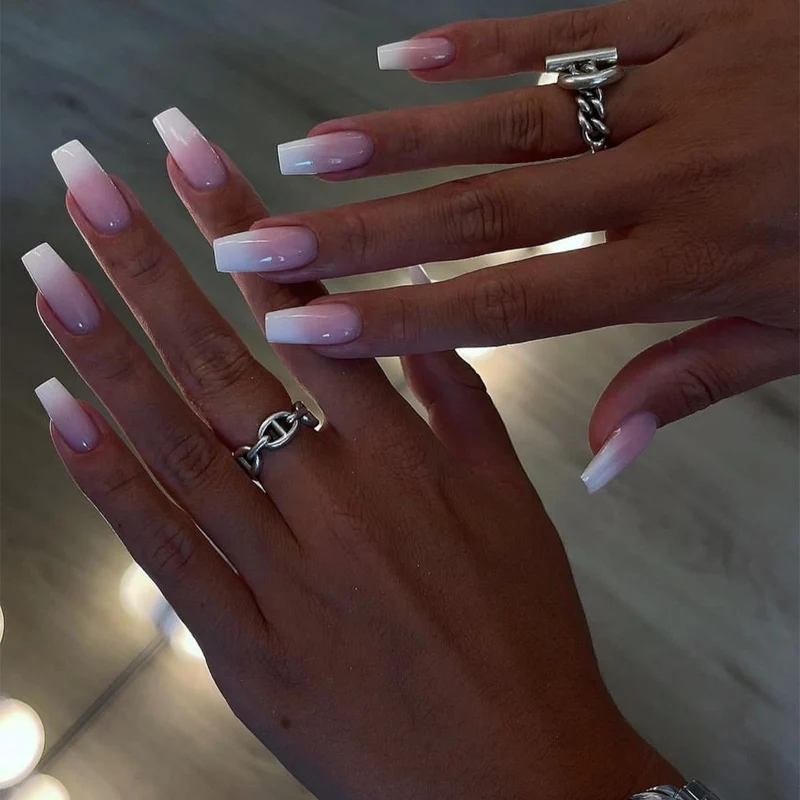 Kunstnagelset mit Glitzer- und Schneeflocken-Design Brehn