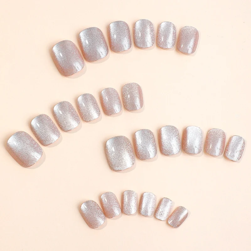 Kunstnagelset mit Glitzer- und Hochglanzfinish Brehn