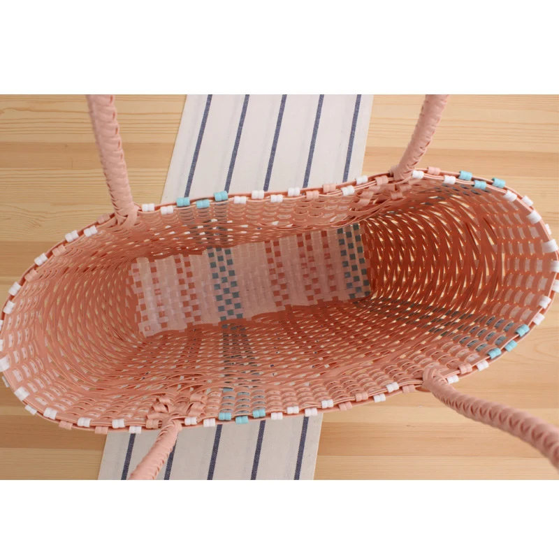 Geflochtene Strandtasche mit modernem Design und bequemen Griffen Skanto