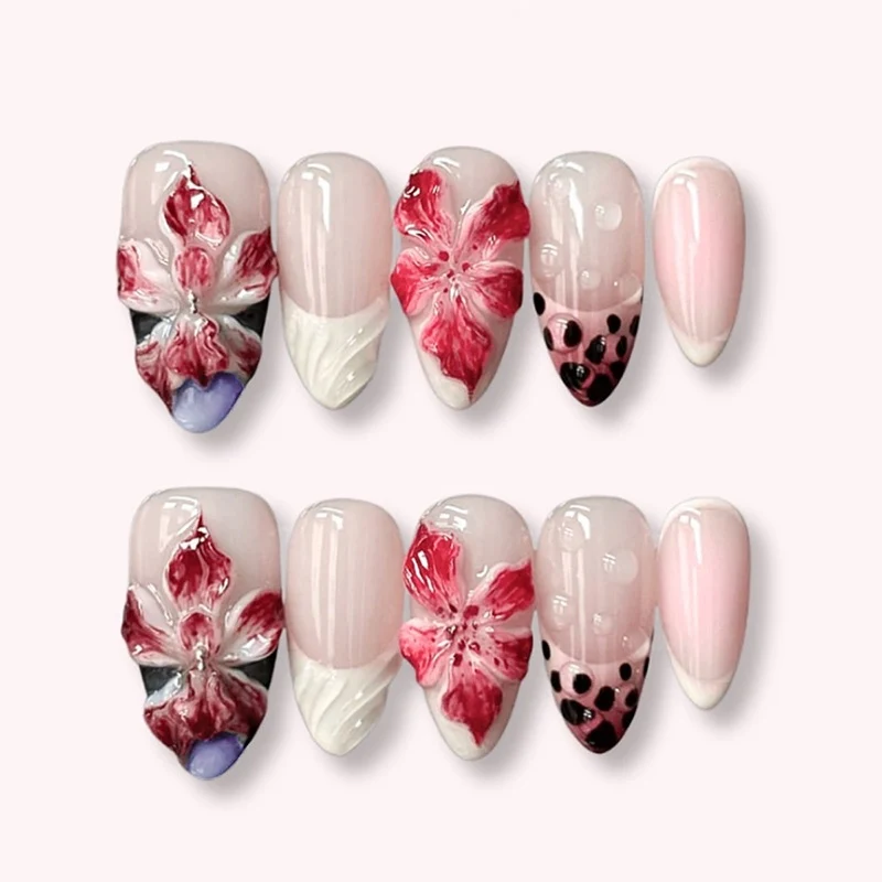 Kunstnagelset mit glamourösen Tierdruck und eleganten Akzenten Brehn