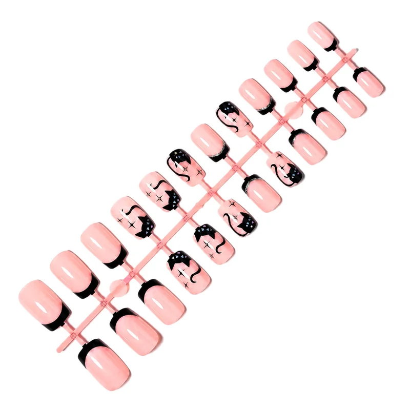 Kunstnagelset mit Glamourösen Schwarz-Designs und funkelnden Akzenten Brehn
