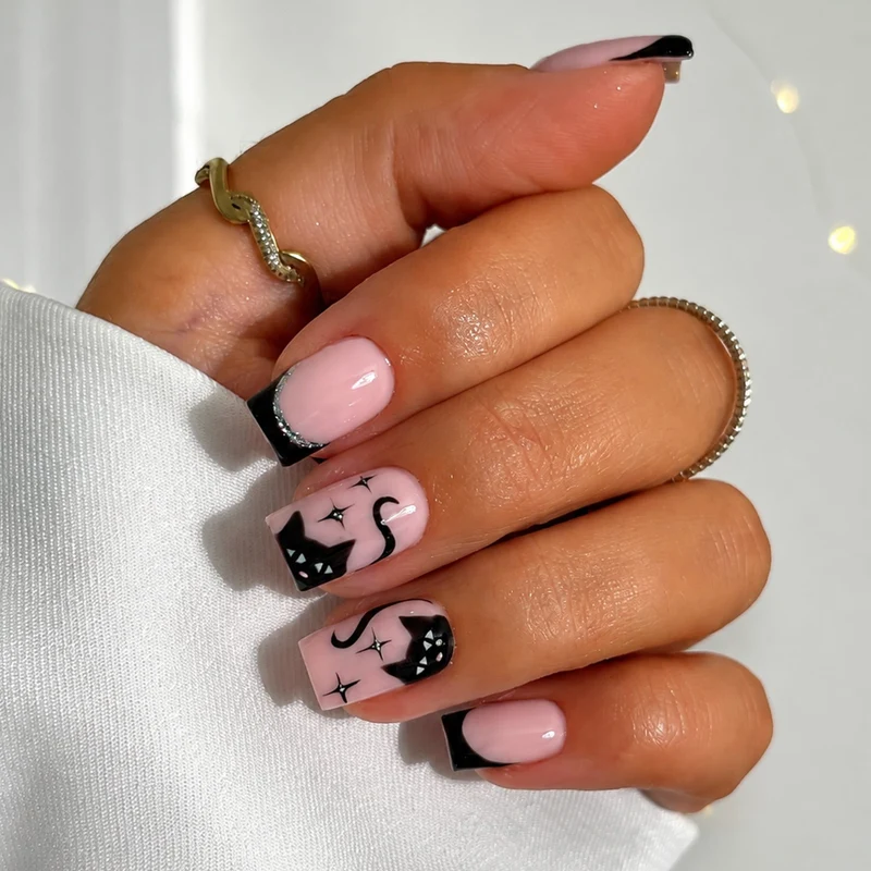 Kunstnagelset mit Glamourösen Schwarz-Designs und funkelnden Akzenten Brehn