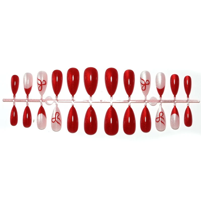 Kunstnagelset mit glamourösen Rot- und Rosé-Tönen Brehn