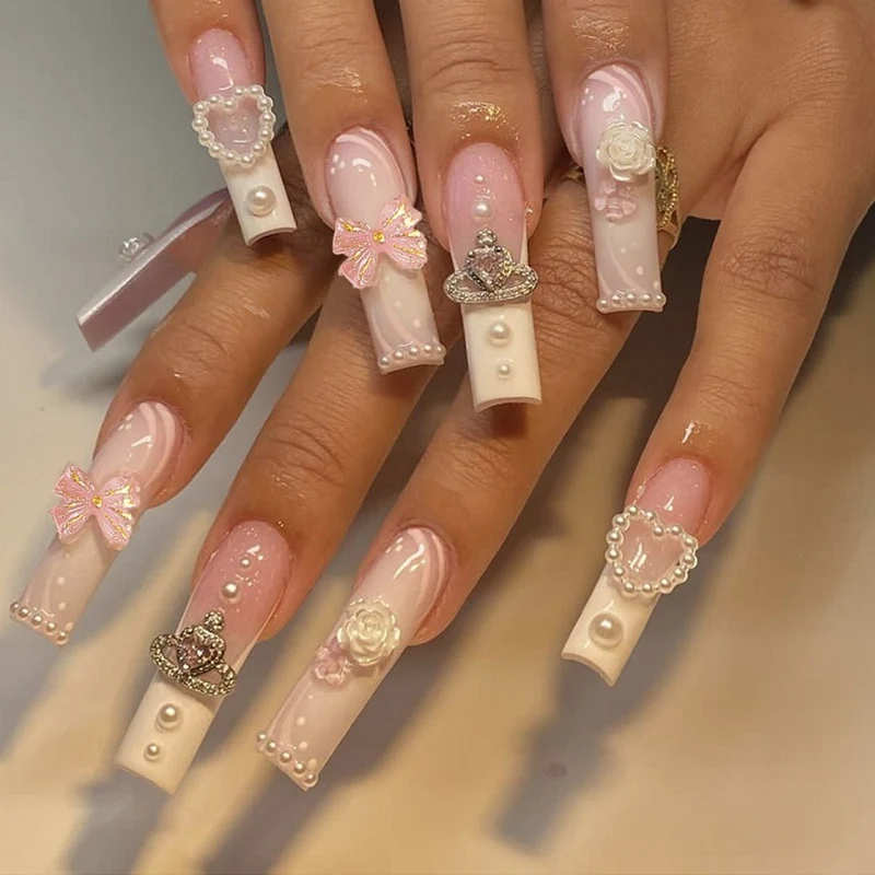 Kunstnagelset mit Glamourösen Perlen- und Glitzerelementen Brehn
