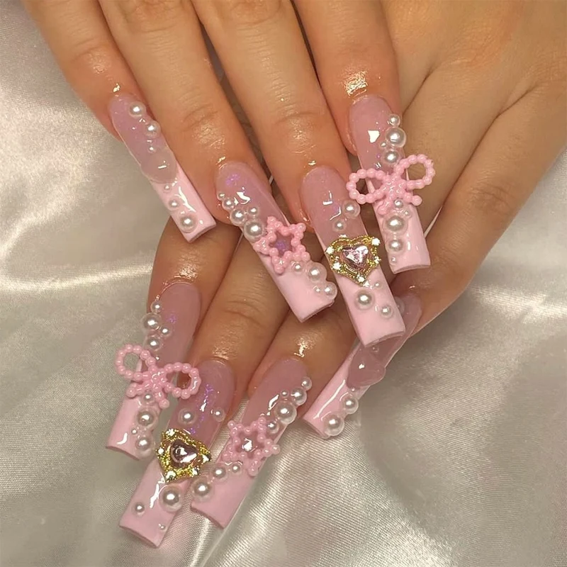 Kunstnagelset mit Glamourösen Perlen- und Glitzerelementen Brehn