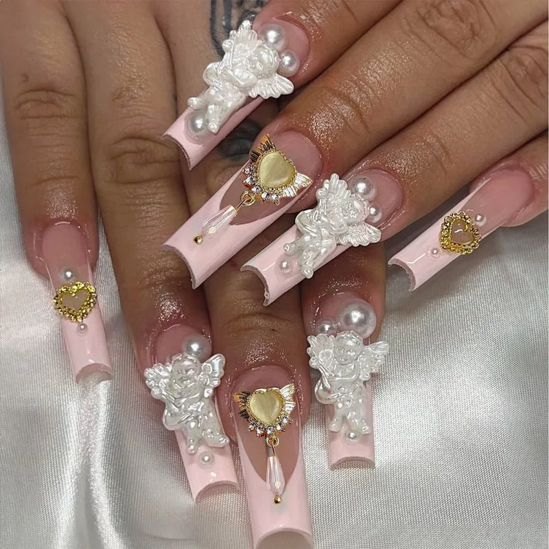 Kunstnagelset mit Glamourösen Perlen- und Glitzerelementen Brehn