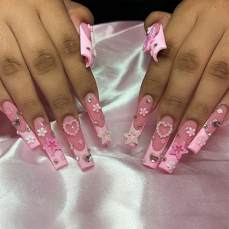 Kunstnagelset mit Glamourösen Perlen- und Glitzerelementen Brehn