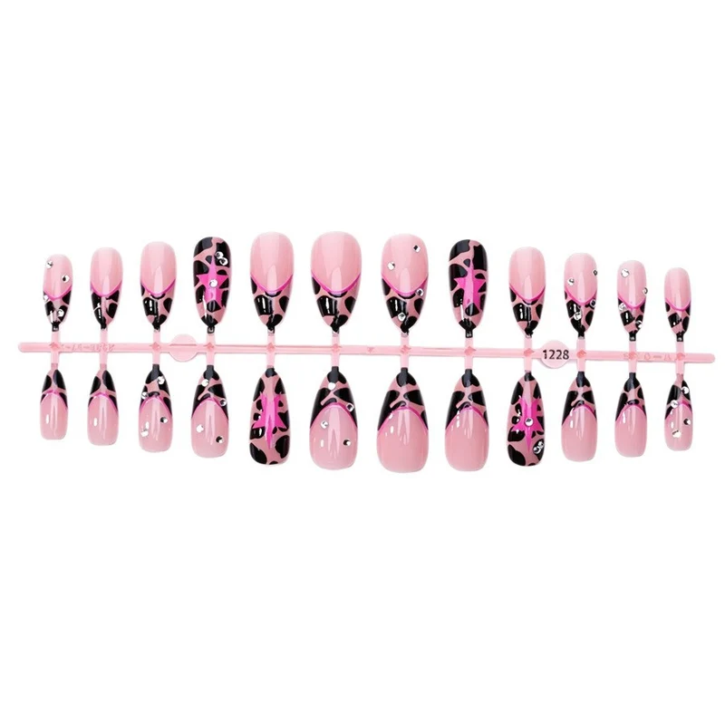 Kunstnagelset mit glamourösen Leoparden-Design und Glitzerelementen Brehn