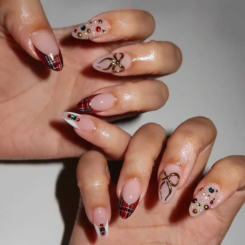Kunstnagelset mit Glamourösen Designs und Stilvollen Akzenten Brehn
