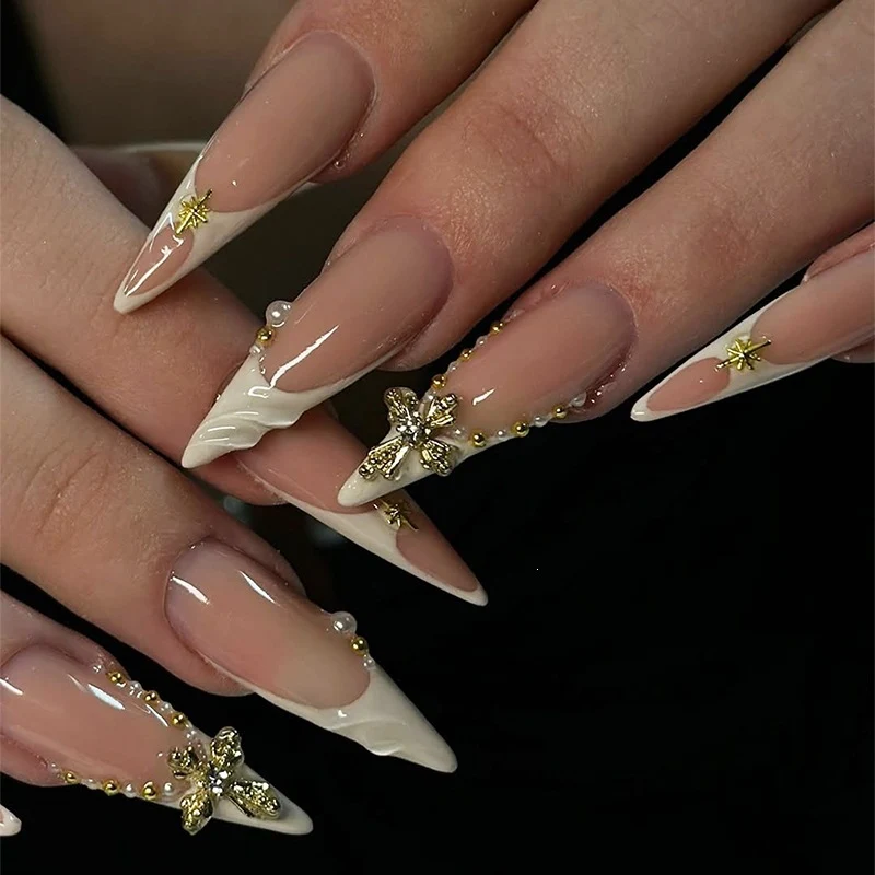 Kunstnagelset mit glamourösen Designs und eleganten Akzenten Brehn