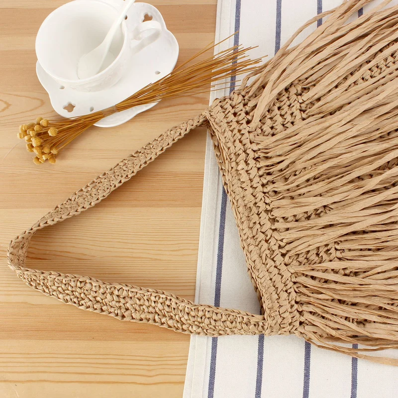 Geflochtene Sommerhandtasche mit Fransen-Design Skanto