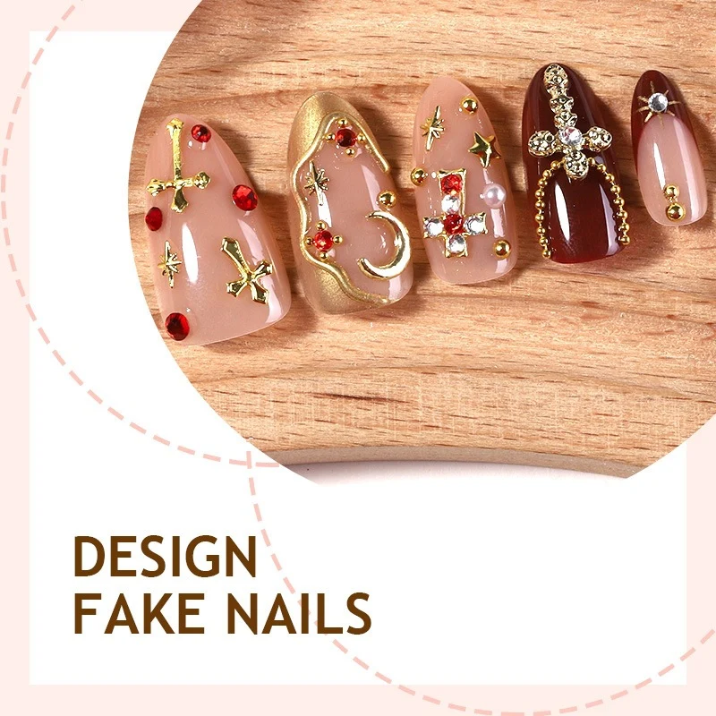 Kunstnagelset mit glamourösen Design und luxuriösen Akzenten Brehn