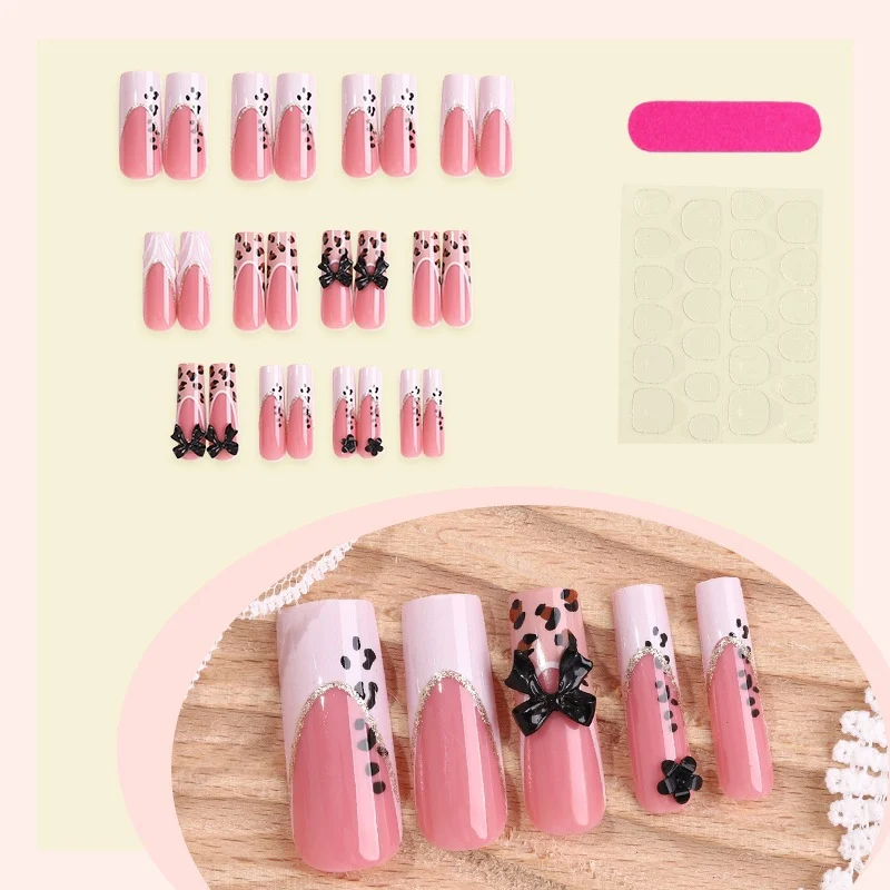 Kunstnagelset mit glamourösen Akzenten und 3D-Details Brehn