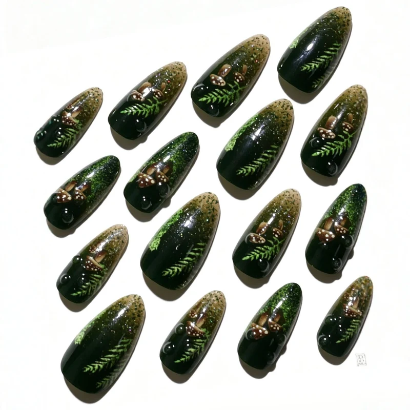 Kunstnagelset mit glamourösem Moos-Design Brehn