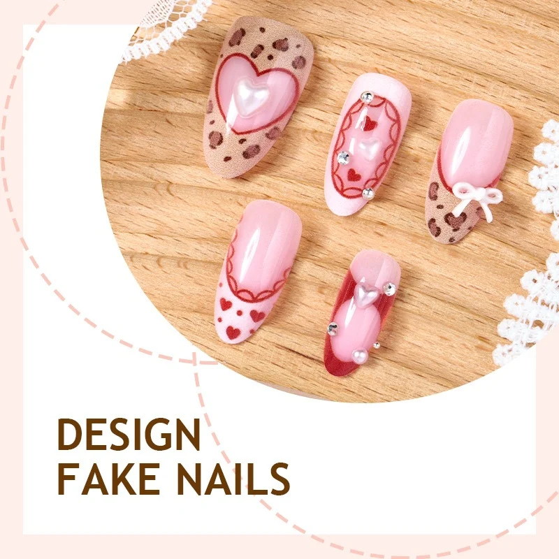 Künstliches Nagelset mit romantischen Herzdesigns und glamourösen 3D-Details Brehn