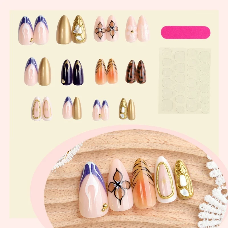 Künstliches Nagelset mit Glamourösen Designs und Eleganten Verzierungen Brehn