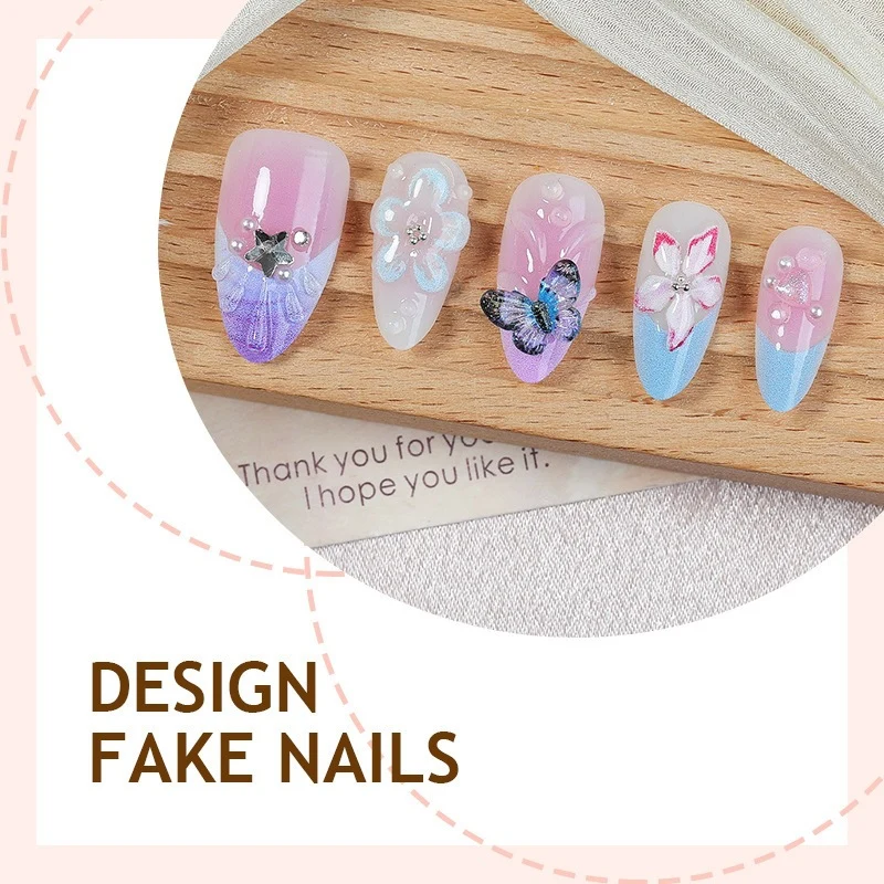 Künstliches Nagelset mit floralen und Glitzerdetails Brehn