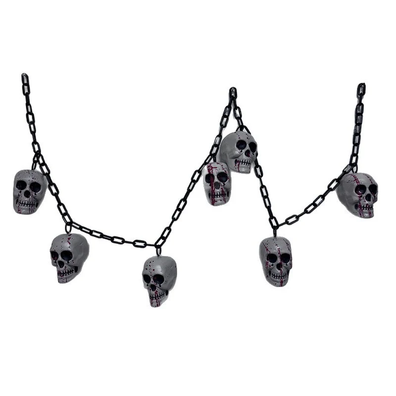 Gruselige Totenkopfketten-Dekoration