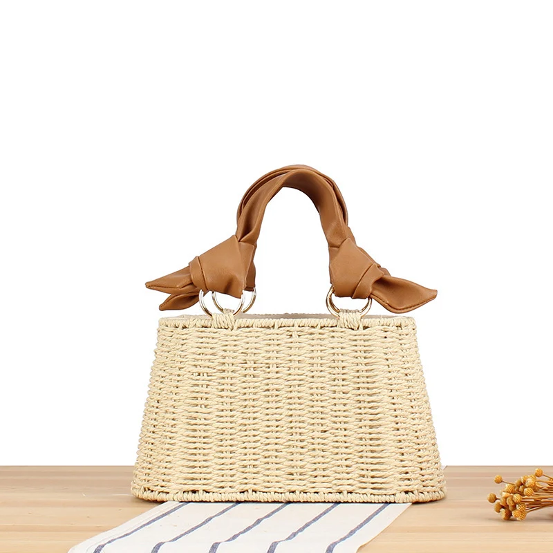 Elegante Handtasche mit geflochtenem Design und markanten Details Skanto