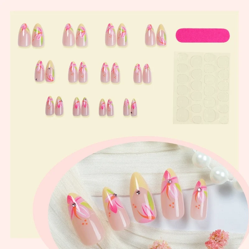 Künstliches Nagelset mit eleganten Blütenakzenten Brehn