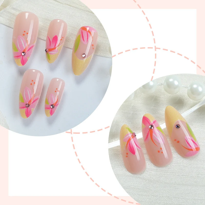 Künstliches Nagelset mit eleganten Blütenakzenten Brehn