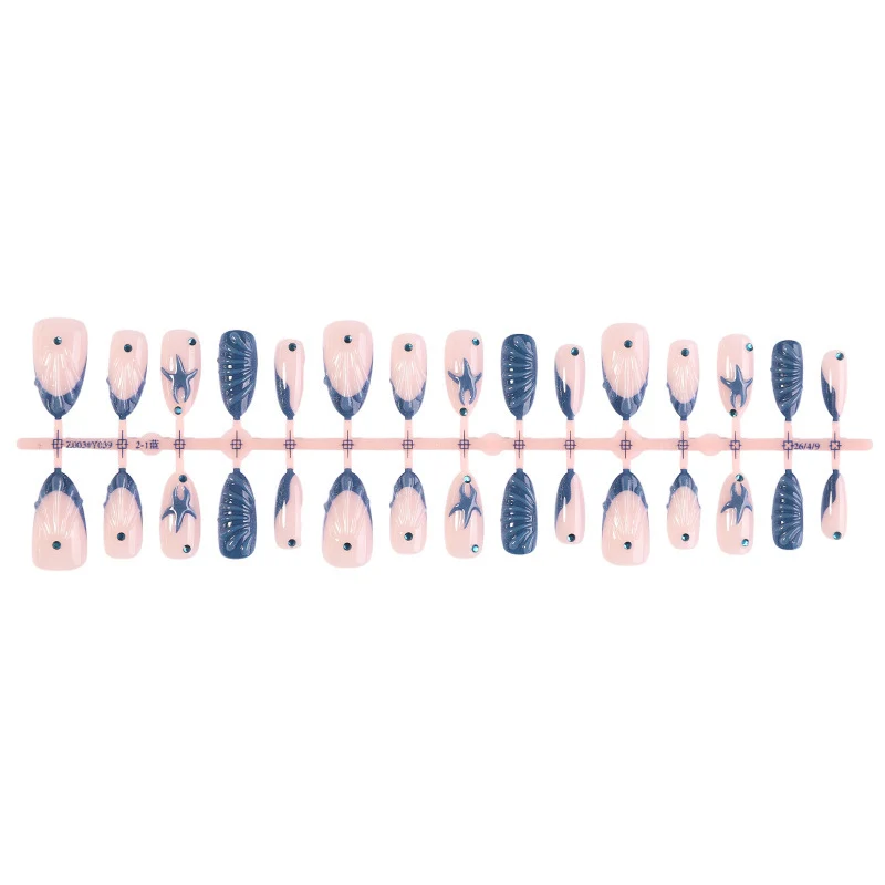 Künstliches Nagelset mit eleganten 3D-Motiven Brehn
