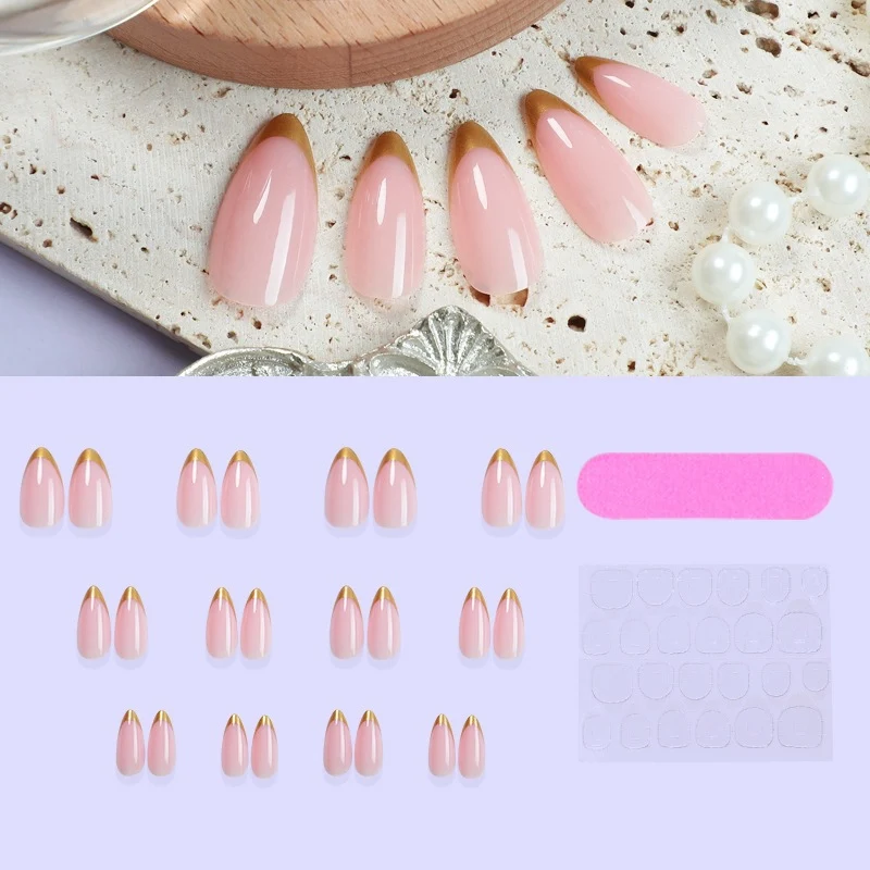 Künstliches Nagelset mit elegantem Goldverzierungs-Design Brehn