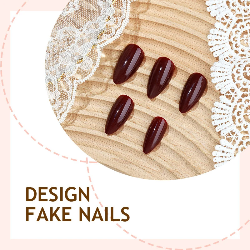 Künstliches Nagelset in eleganten Stiletto-Formen Brehn
