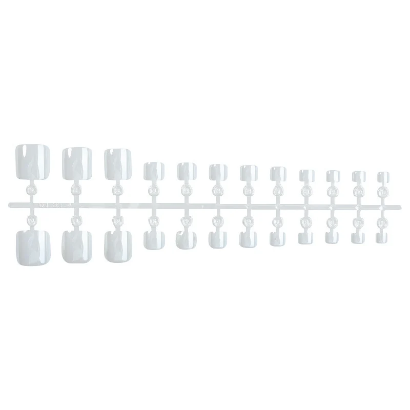 Künstliches Nagel-Set mit eleganten French-Tips Brehn