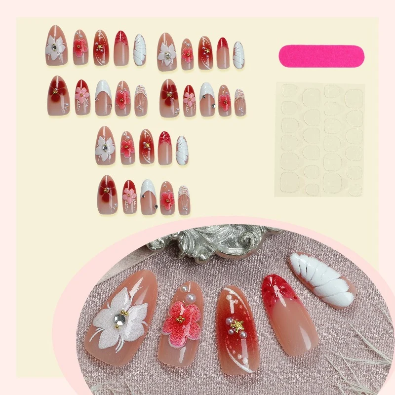Künstliches Kunstnagelset mit floralem Design und glamourösen Akzenten Brehn