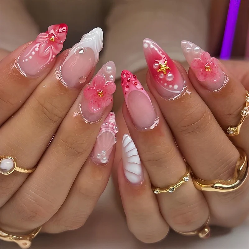 Künstliches Kunstnagelset mit floralem Design und glamourösen Akzenten Brehn