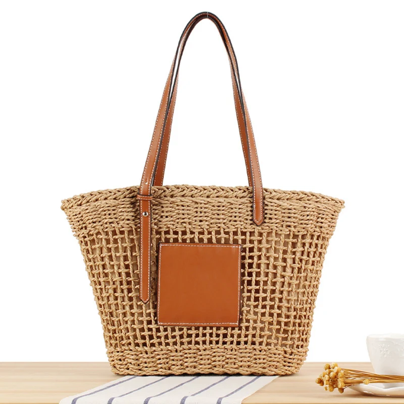 Geflochtene Strohtasche mit Lederapplikation Skanto